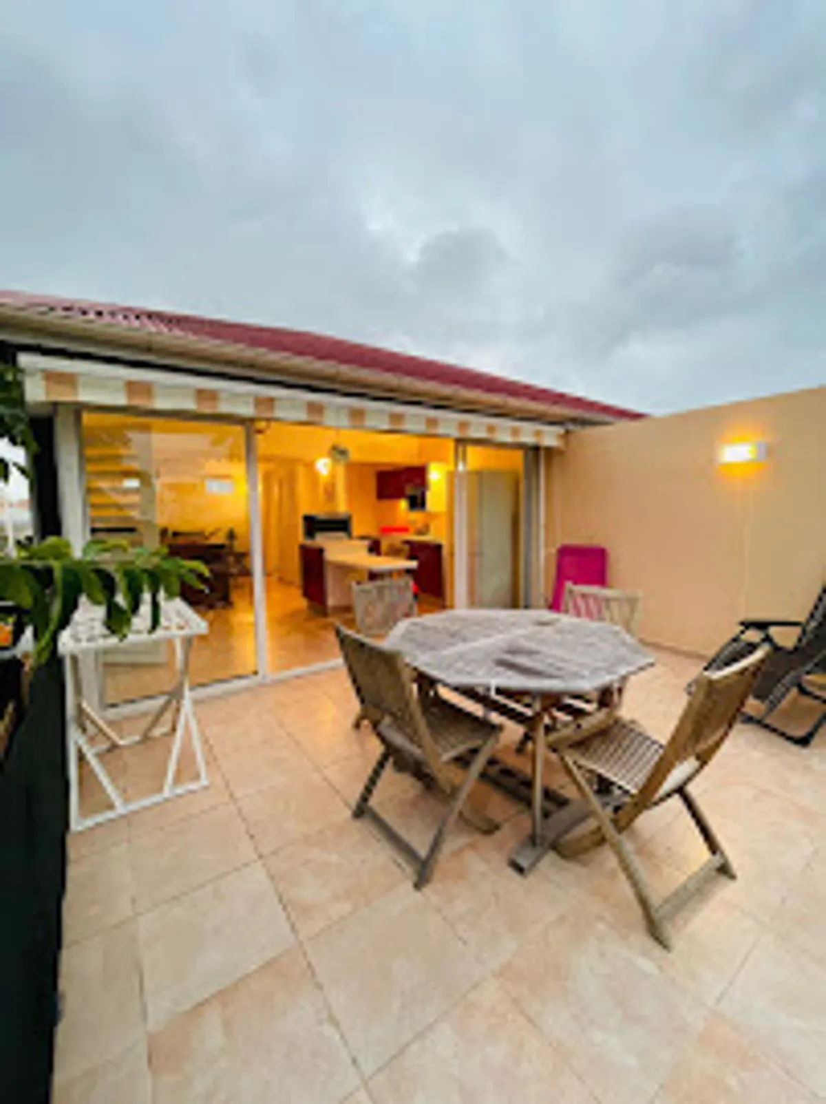 Check-In Paradise - Photo 5