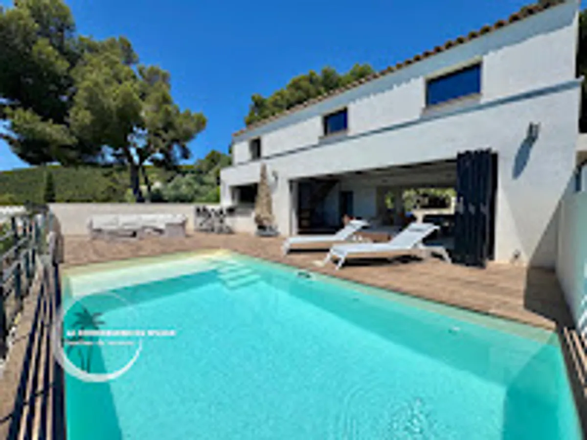 La Conciergerie du Rivage - GESTION LOCATIONS SAISONNIÈRES À CARQUEIRANNE, HYÈRES ET PRESQU'ÎLE DE GIENS, LE PRADET - Photo 9