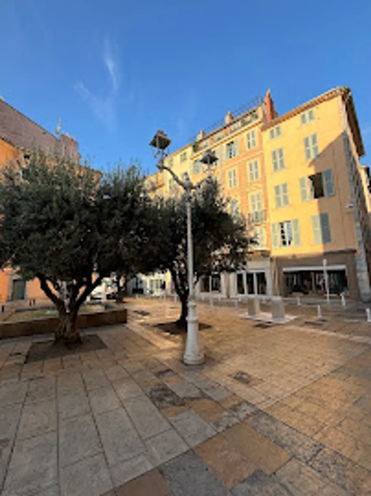 LA CONCIERGERIE TOULONNAISE