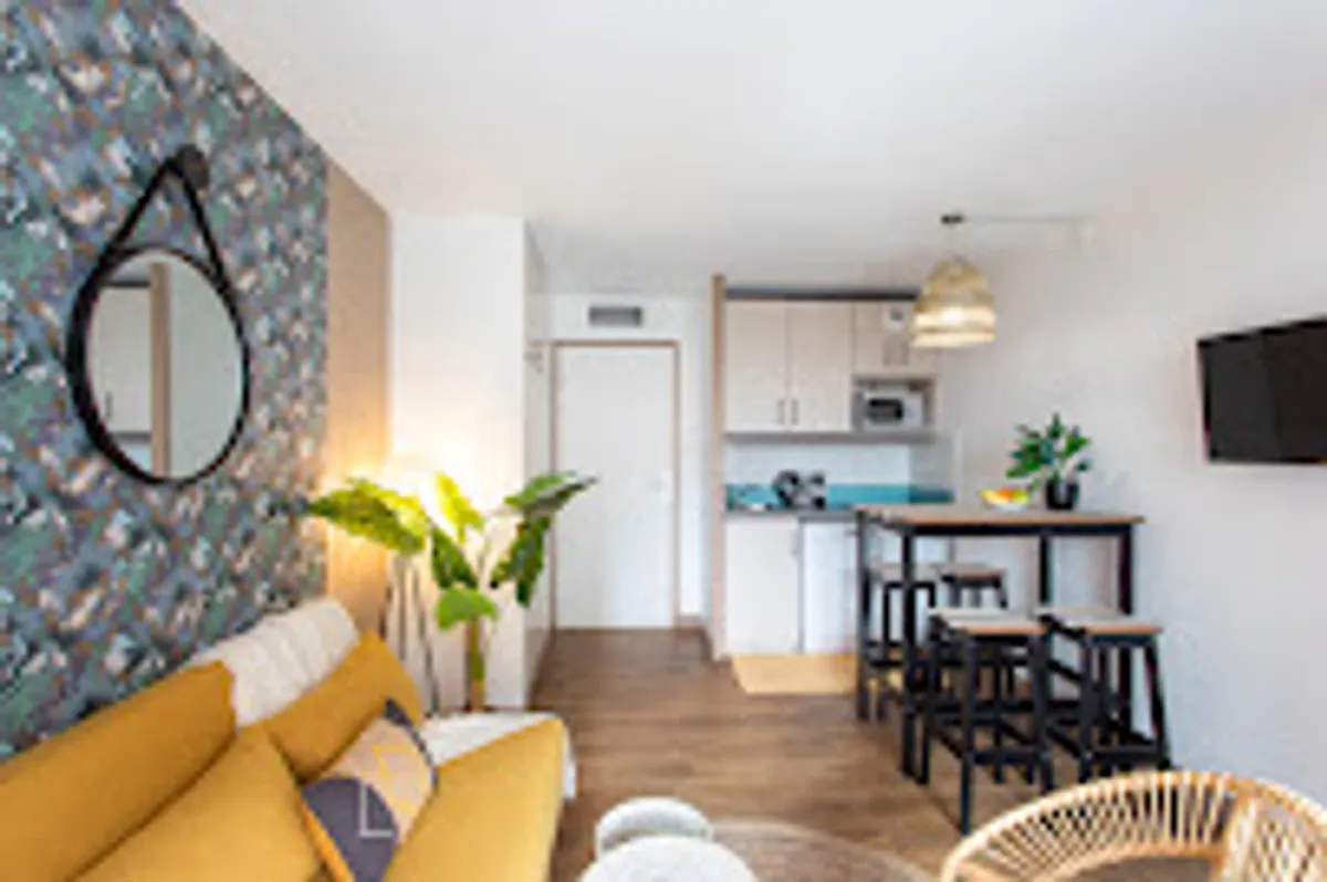 My Guest Relation - Photo 9