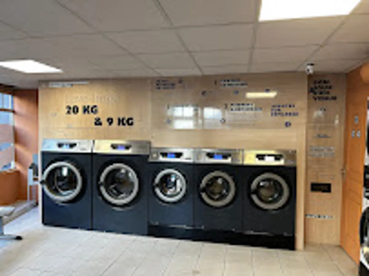 SACREE LAVERIE - Photo 3