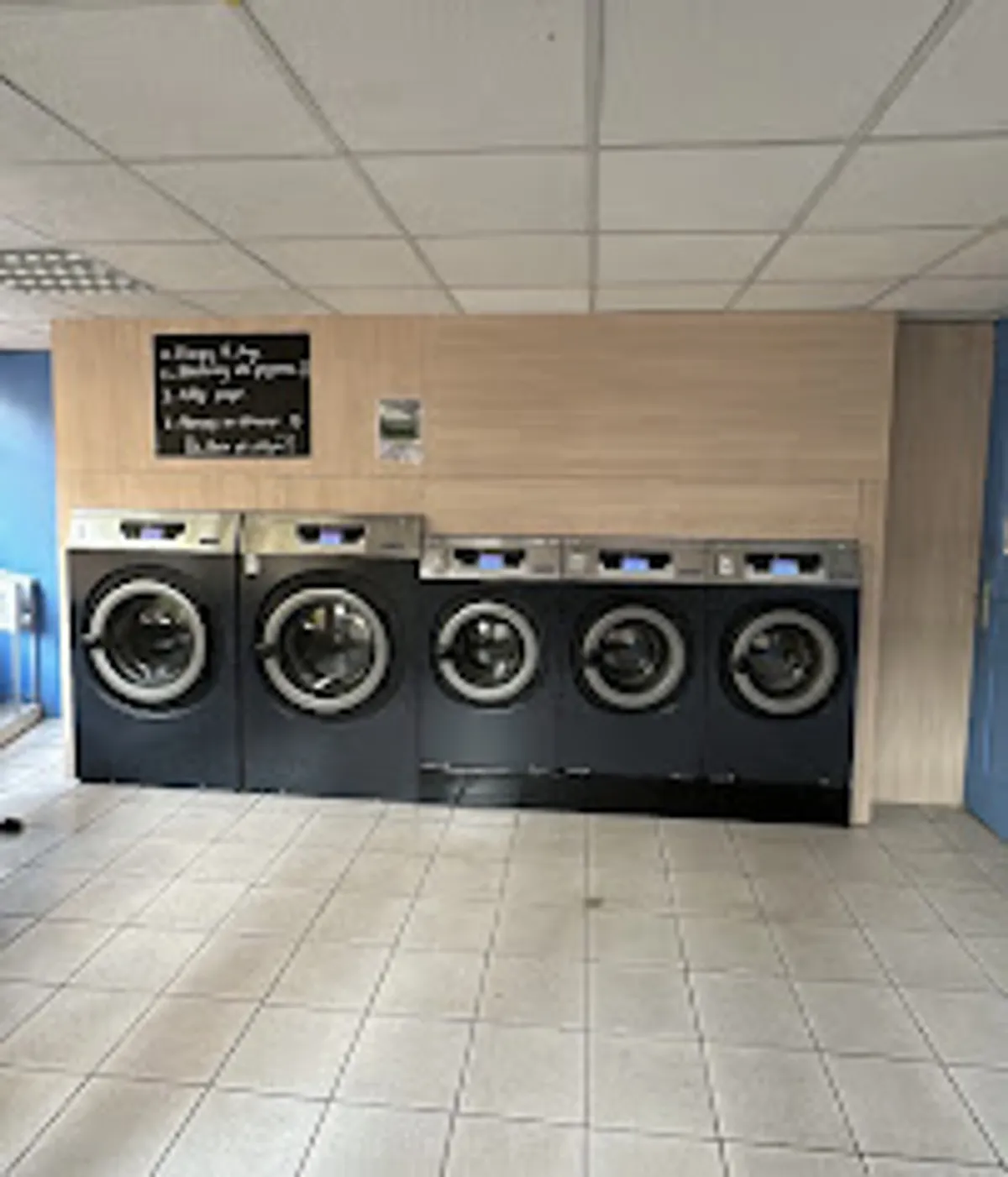 SACREE LAVERIE - Photo 4