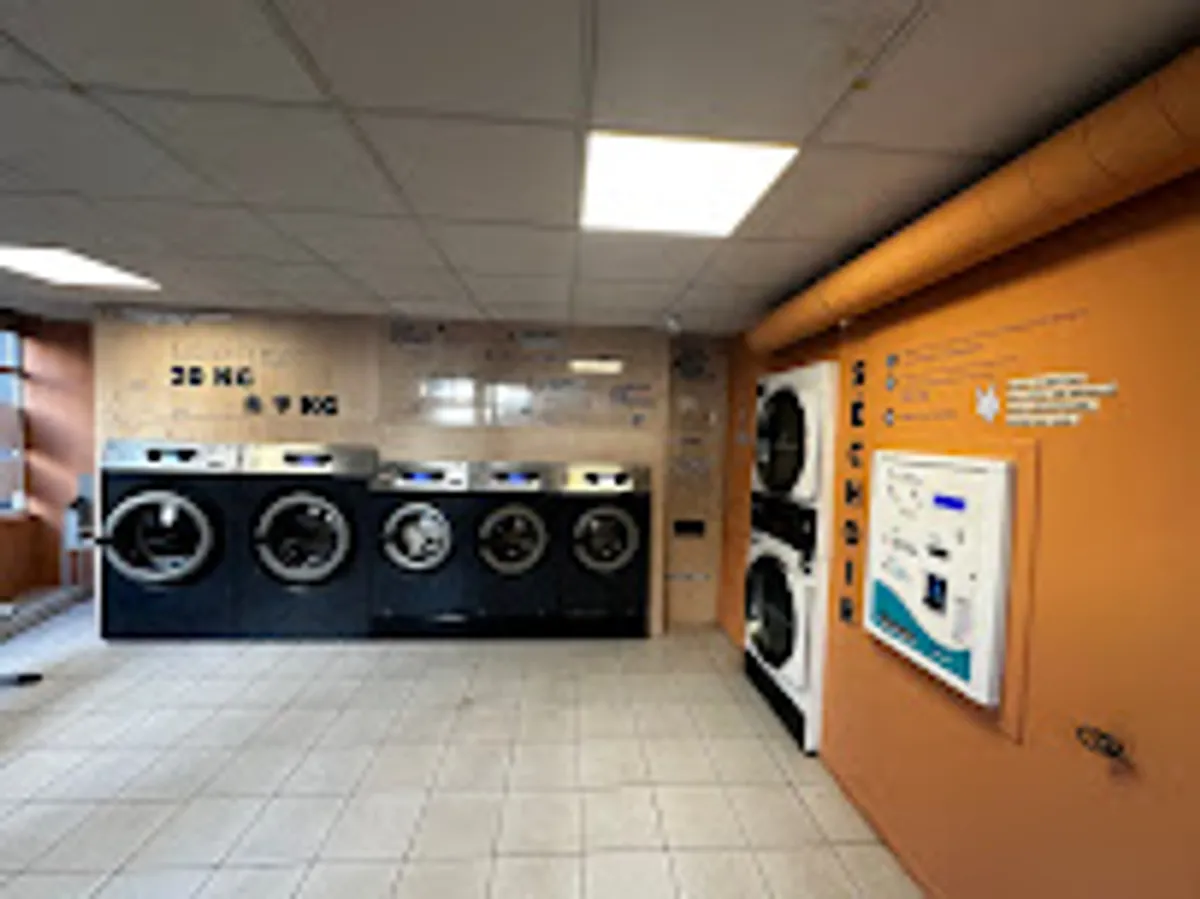 SACREE LAVERIE - Photo 5