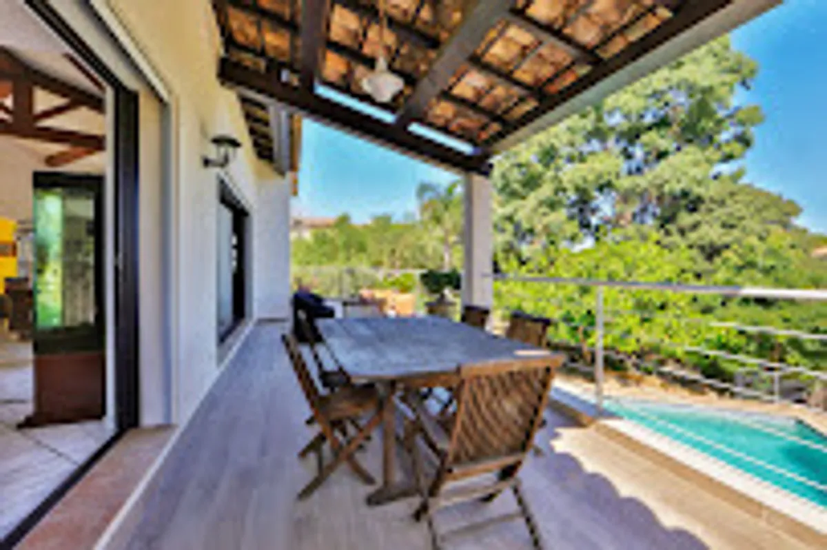 SAS Hyères Conciergerie - GESTION LOCATIONS SAISONNIÈRE CARQUEIRANNE, HYÈRES, LE PRADET - Photo 2