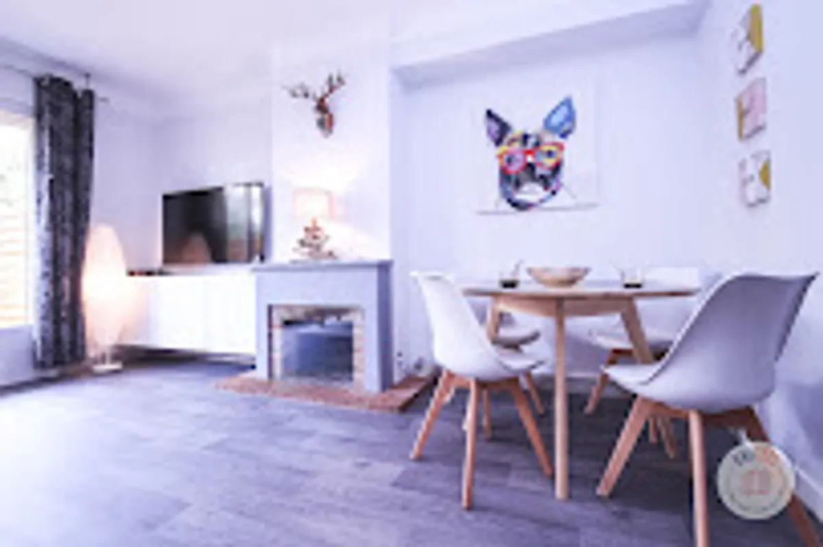 The Selective Traveler - Photo 2