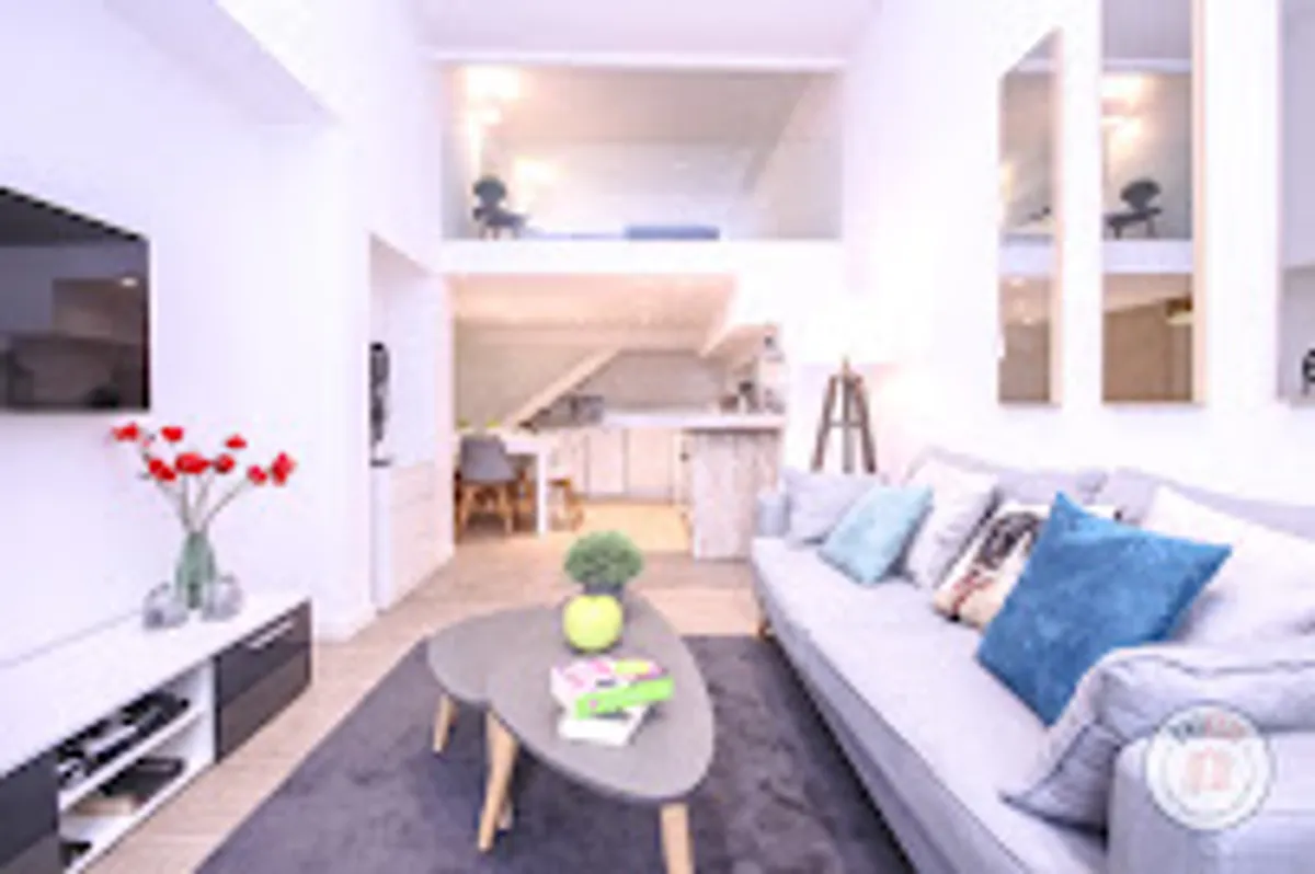 The Selective Traveler - Photo 3