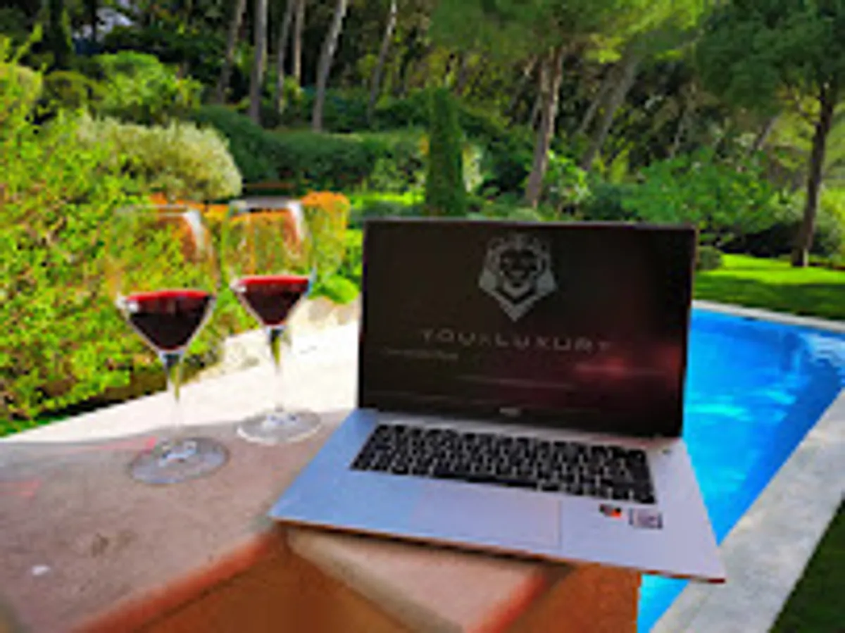 You and Luxury - Photo 6