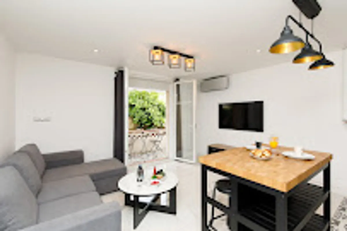 YourHostHelper - Conciergerie Le Lavandou | Bormes-les-Mimosas