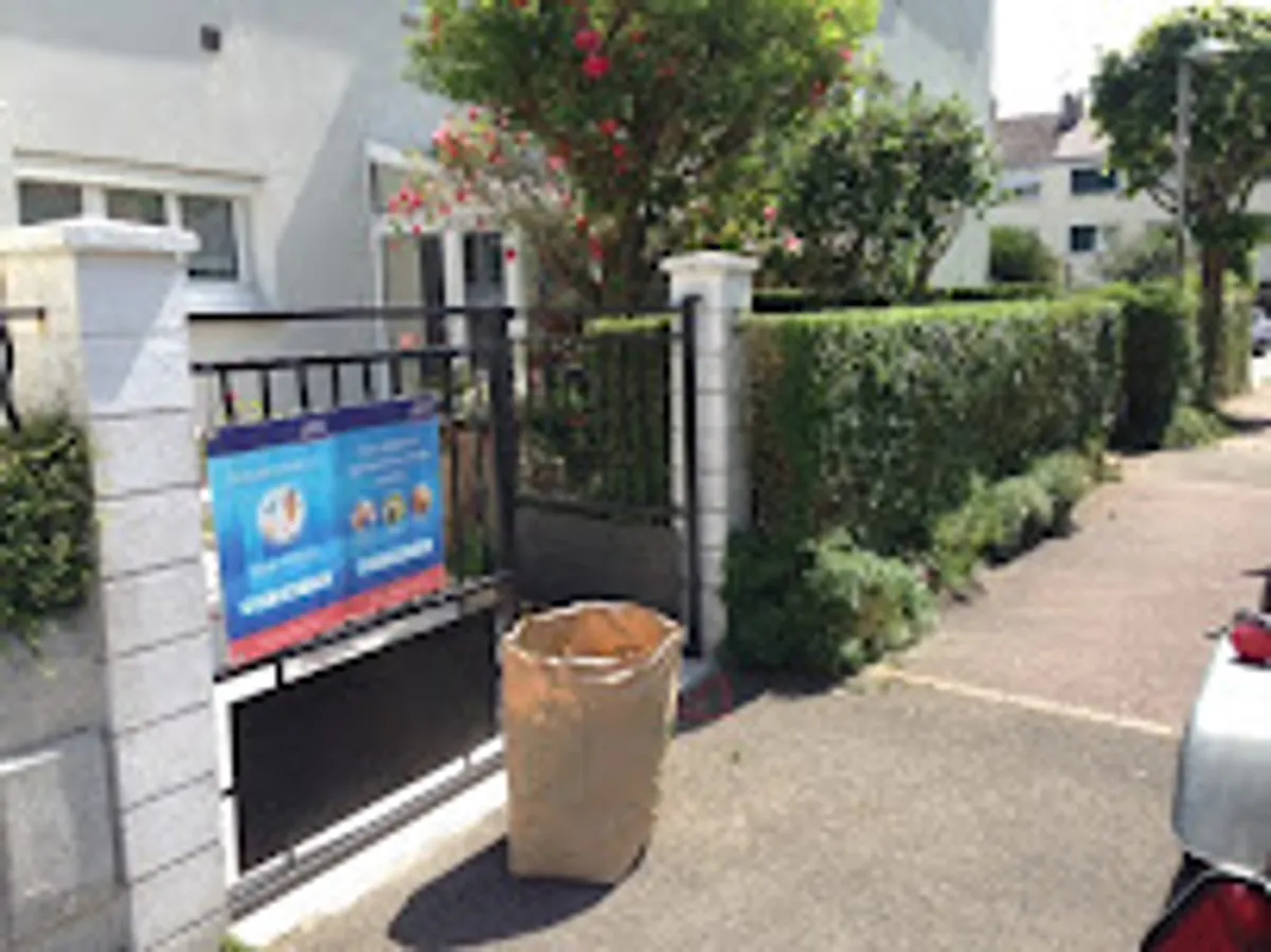 Ménage et repassage à domicile - Centre Services Maurepas - Photo 4