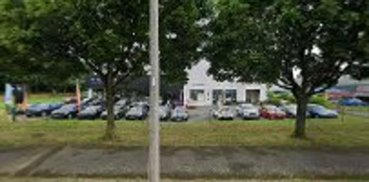 Maison et Services Melun | Ménage, repassage, jardinage, nettoyage des vitres - Photo 6