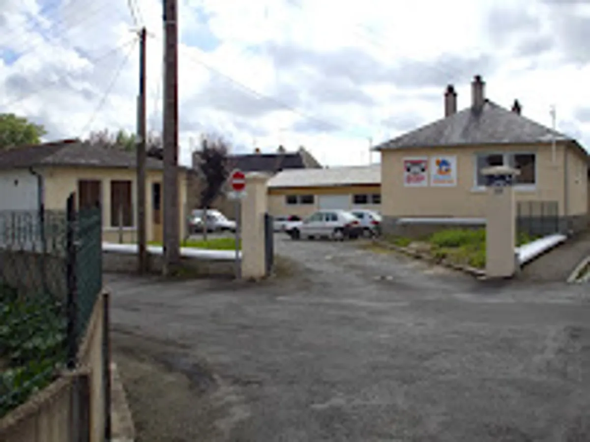 Maison et Services Fougères | Ménage, jardinage, nettoyage des vitres - Photo 4