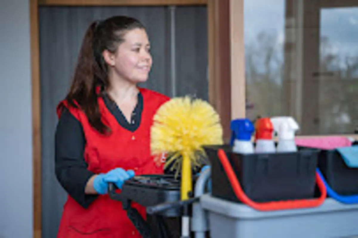 DS NETTOYAGE | Nettoyage professionnel à Lamote Beuvron (Bureaux, vitrerie, extérieurs..)🧽 - Photo 2