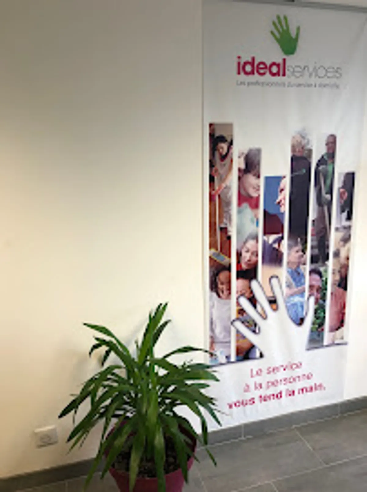 IDEAL SERVICES - Photo 2