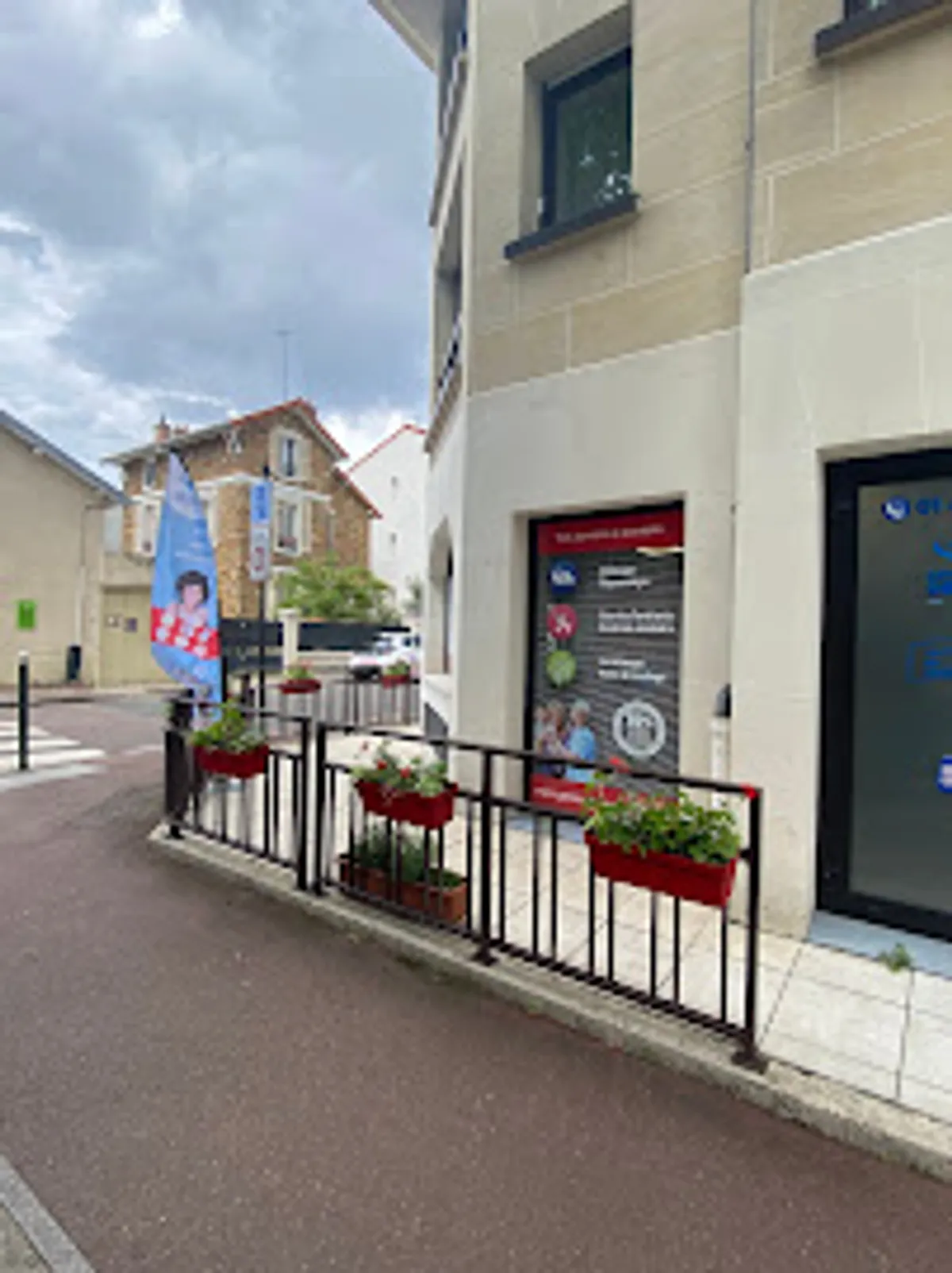 Générale des Services | Ménage, repassage, jardinage, bricolage, garde-d'enfants, préparation des repas... - Photo 2