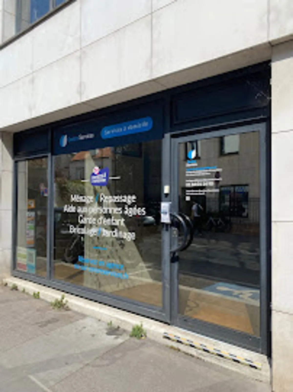 Ménage et repassage à domicile - Centre Services Boulogne-Billancourt - Photo 7