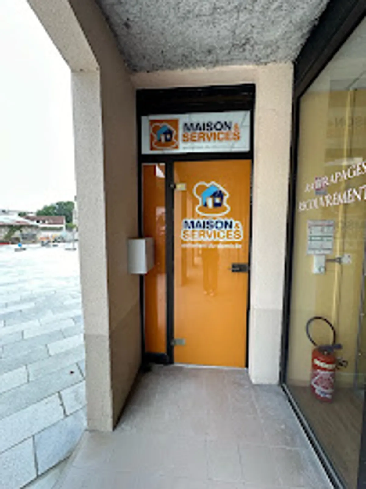 Maison et Services Chartres | Ménage, repassage et nettoyage des vitres - Photo 2