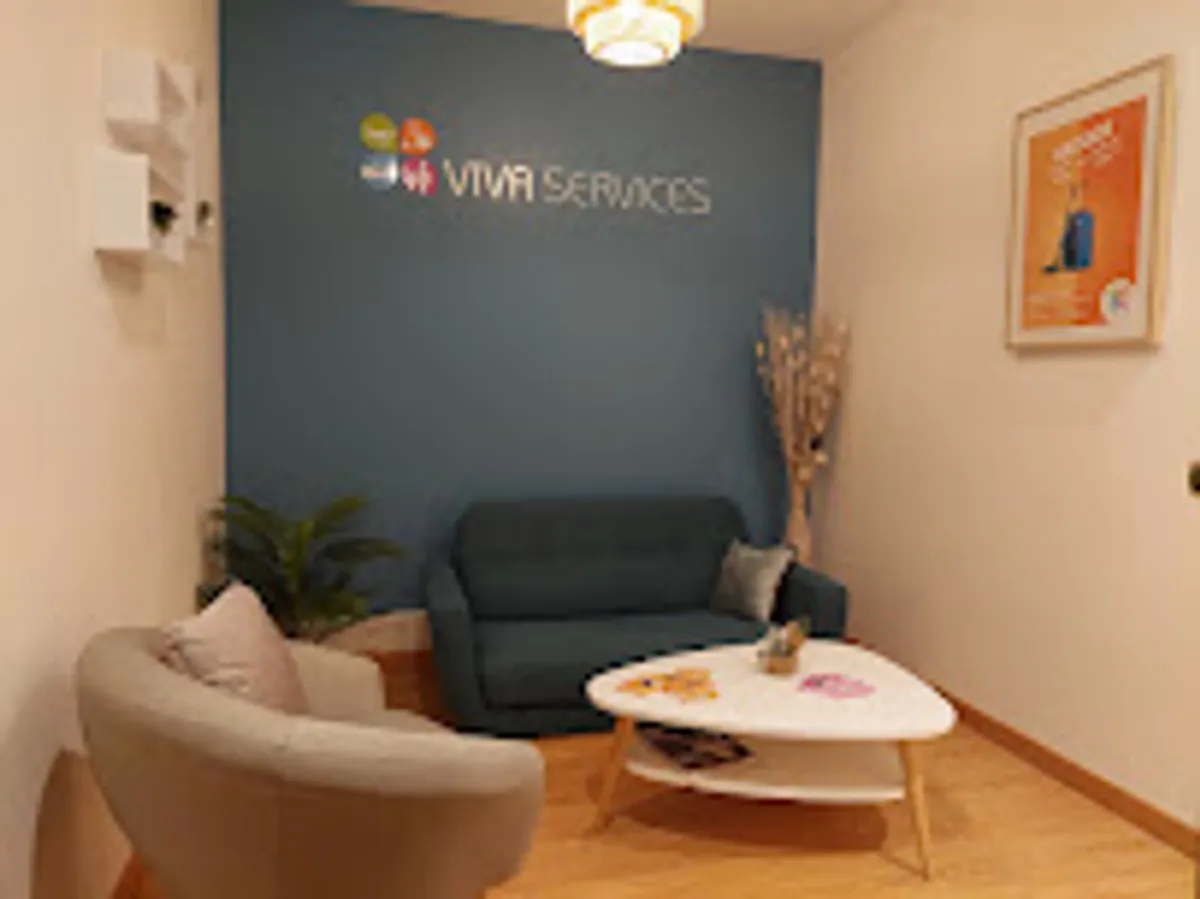 Vivaservices Versailles - Ménage, Aide aux personnes âgées, Jardinage, Bricolage, Garde d’enfants - Photo 4