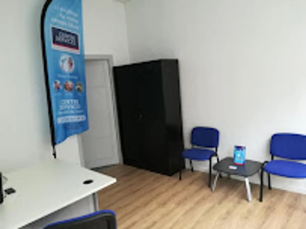 Ménage et repassage à domicile - Centre Services Fougères - Photo 4