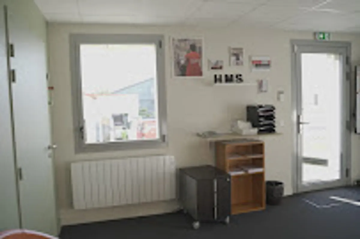 HMS - Haute Mayenne Services Propreté | Nettoyage professionnel à Mayenne (bureaux, vitrerie, extérieurs...) 🧽 - Photo 3