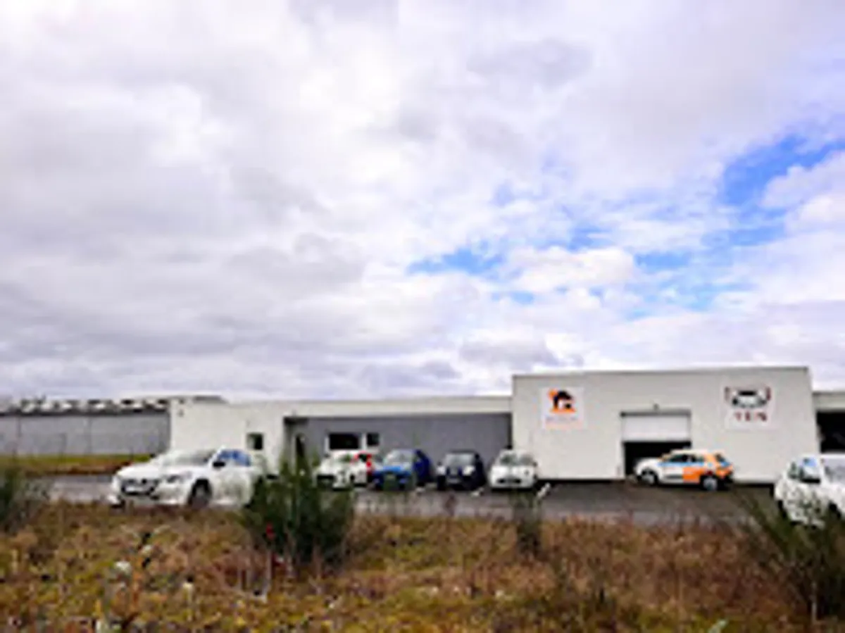 TEN Services Sud Sarthe | Nettoyage professionnel à la Flèche ( Bureaux, vitres, extérieurs... )🧽 - Photo 2