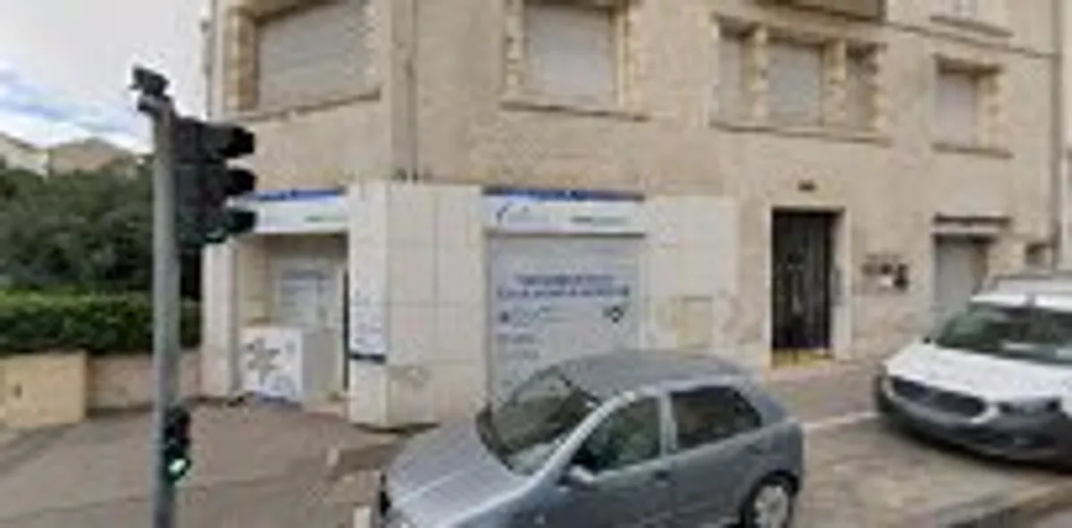 Domiblue Marseille | SARL AZURDOM | Service d'aide à domicile | Aide ménagère Séniors & Handicap | Réseau JCM Santé
