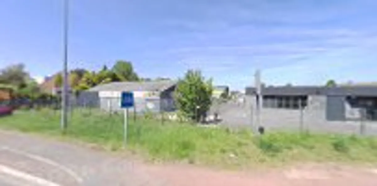 Maison et Services Valenciennes | Ménage, repassage, jardinage, nettoyage des vitres - Photo 2