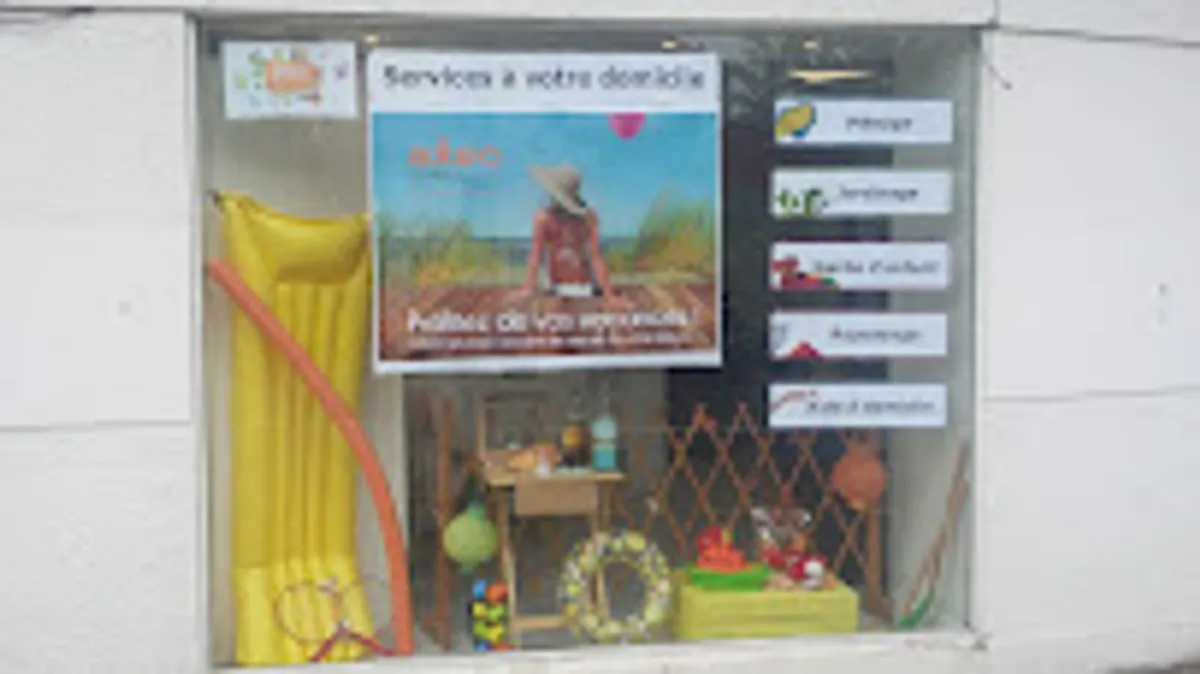 AXEO Services TARBES - ménage, jardinage, garde d enfants, vitres,... - Photo 2