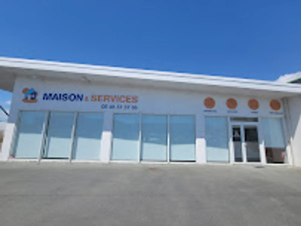 Maison et Services La Rochelle | Ménage, repassage, jardinage, nettoyage des vitres - Photo 2
