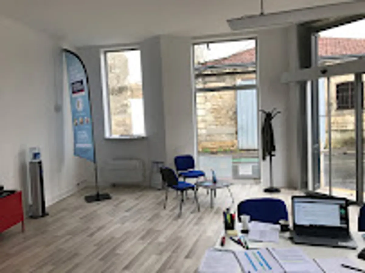 Ménage et repassage à domicile - Centre Services Le Bouscat - Photo 3