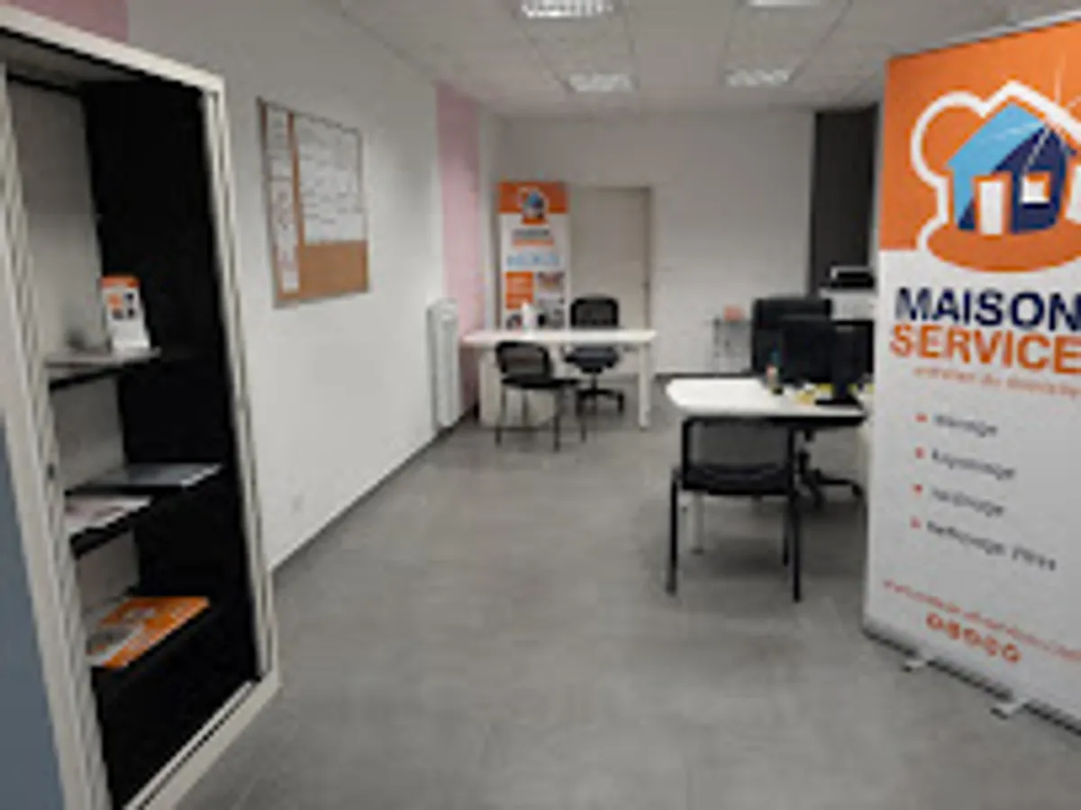 Maison et Services Meslay-du-Maine | Ménage, repassage, jardinage, nettoyage des vitres - Photo 2
