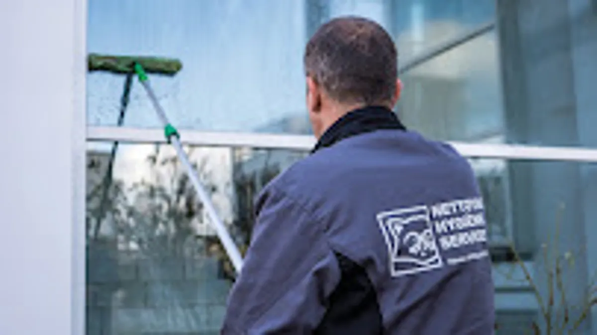 DS NETTOYAGE | Nettoyage professionnel à Salbris (Bureaux, vitrerie, extérieurs...)🧽 - Photo 3
