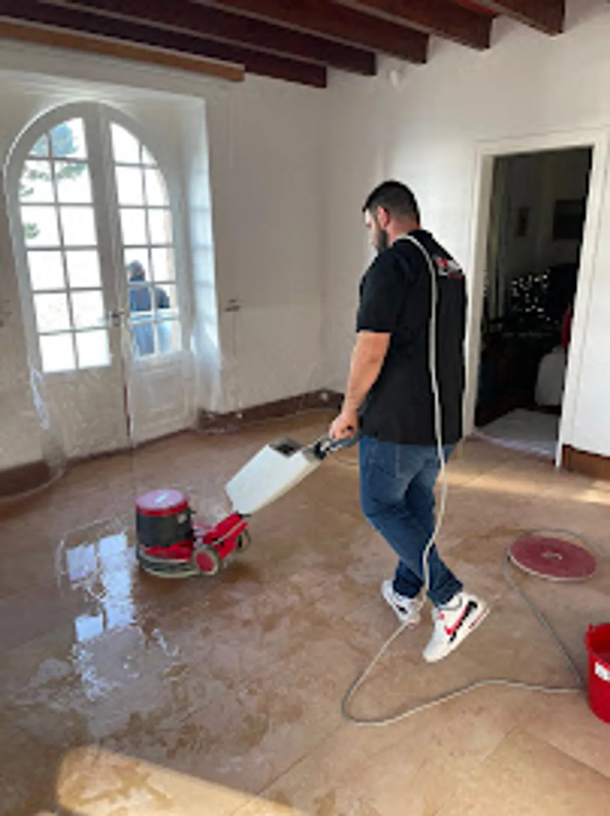 Intact - Photo 7