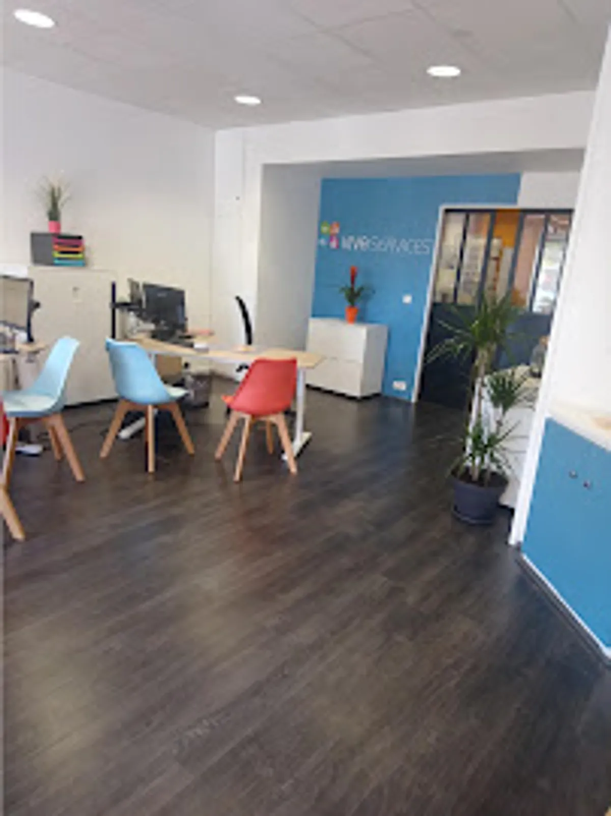 VIVASERVICES RAMBOUILLET – LES ESSARTS-LE-ROI I Ménage, Aide aux personnes âgées, Garde d'enfants, Jardinage, Bricolage