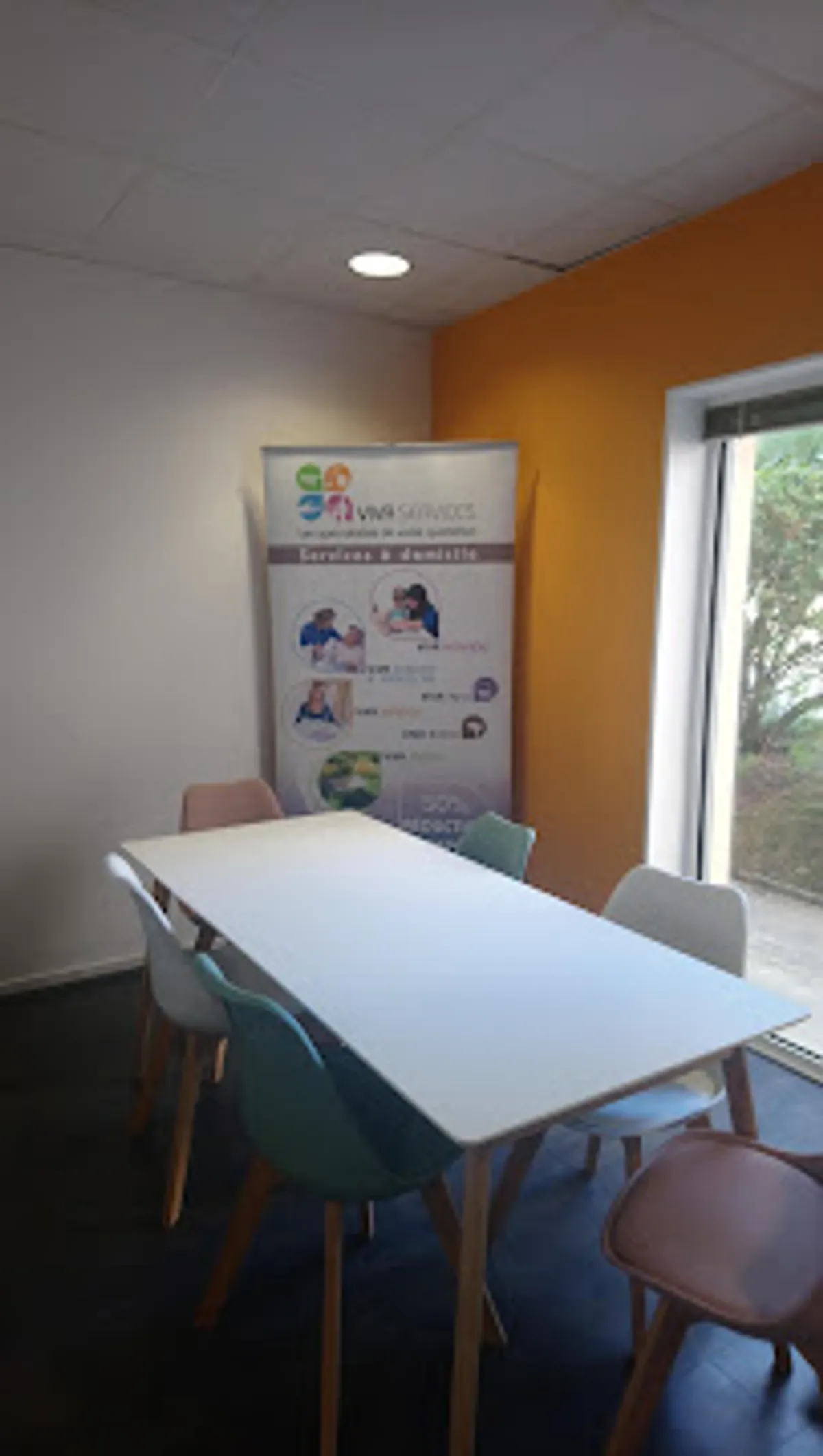 VIVASERVICES RAMBOUILLET – LES ESSARTS-LE-ROI I Ménage, Aide aux personnes âgées, Garde d'enfants, Jardinage, Bricolage - Photo 2
