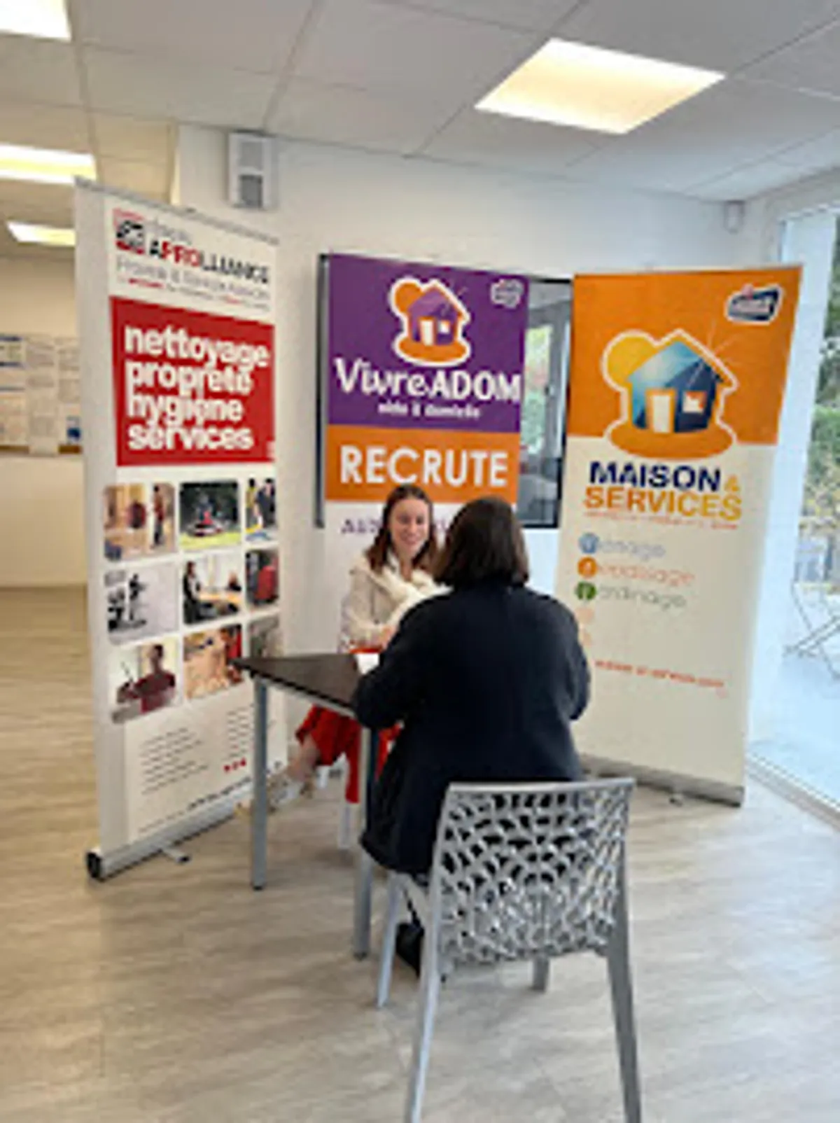 APS | Nettoyage professionnel à Angers ( Bureaux, vitrerie, espaces verts... )🧽 - Photo 5