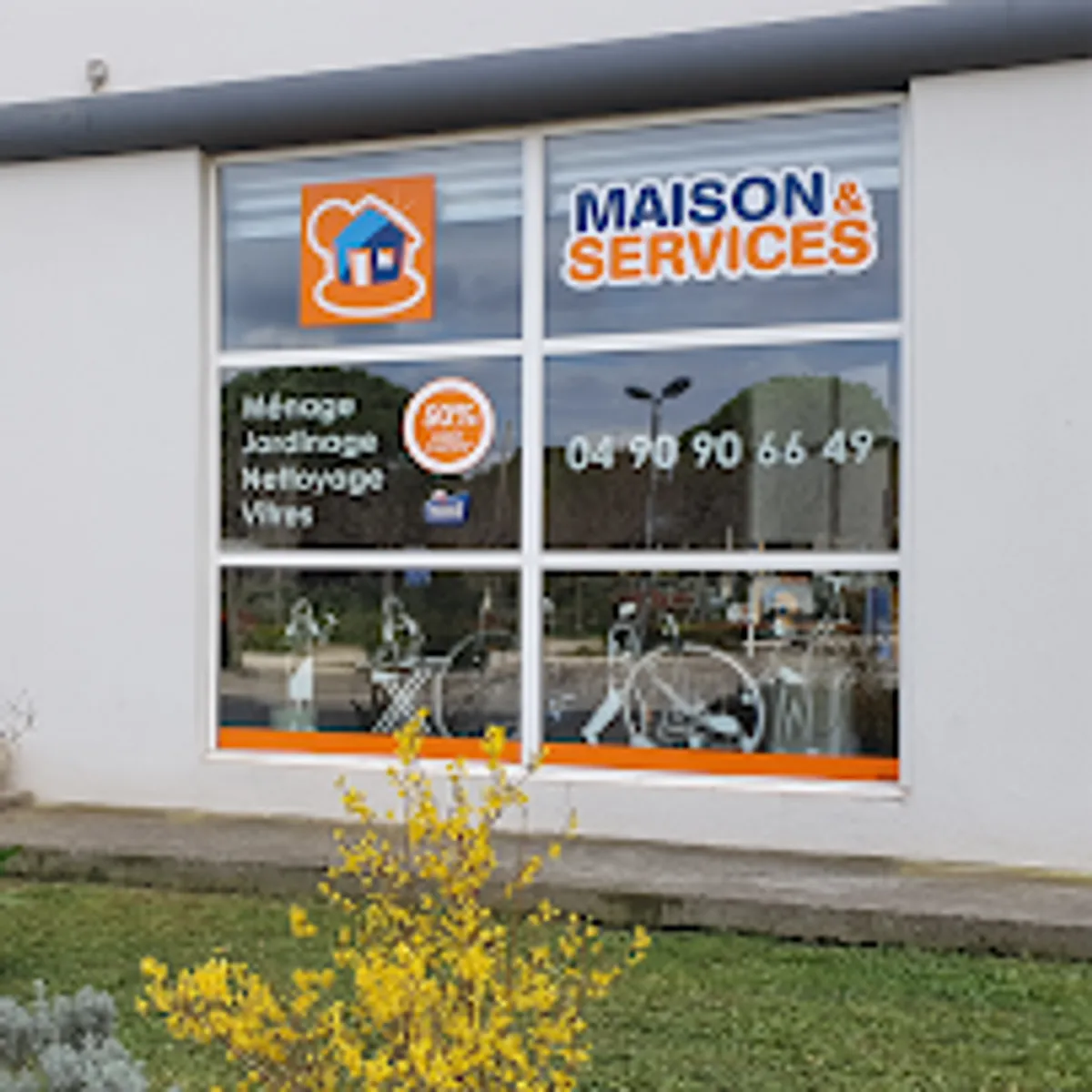 Maison et Services Les Angles | Ménage, repassage, jardinage, nettoyage de vitres - Photo 3