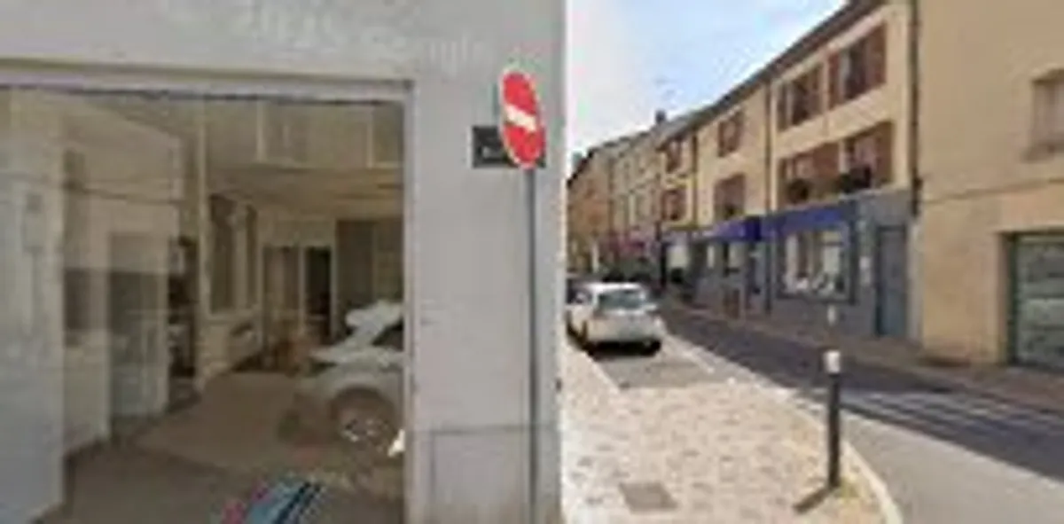 VIVASERVICES VILLEFRANCHE-SUR-SAÔNE - Ménage, Aide aux personnes âgées et handicapées, Garde d’enfants, Jardinage, Bricolage - Photo 2