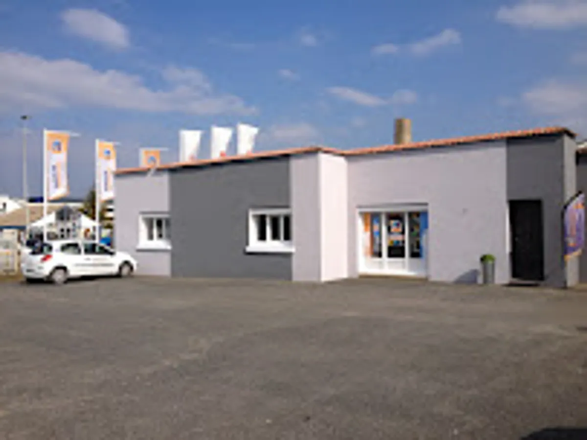 Maison et Services Bourges | Ménage, repassage, jardinage, nettoyage des vitres - Photo 2