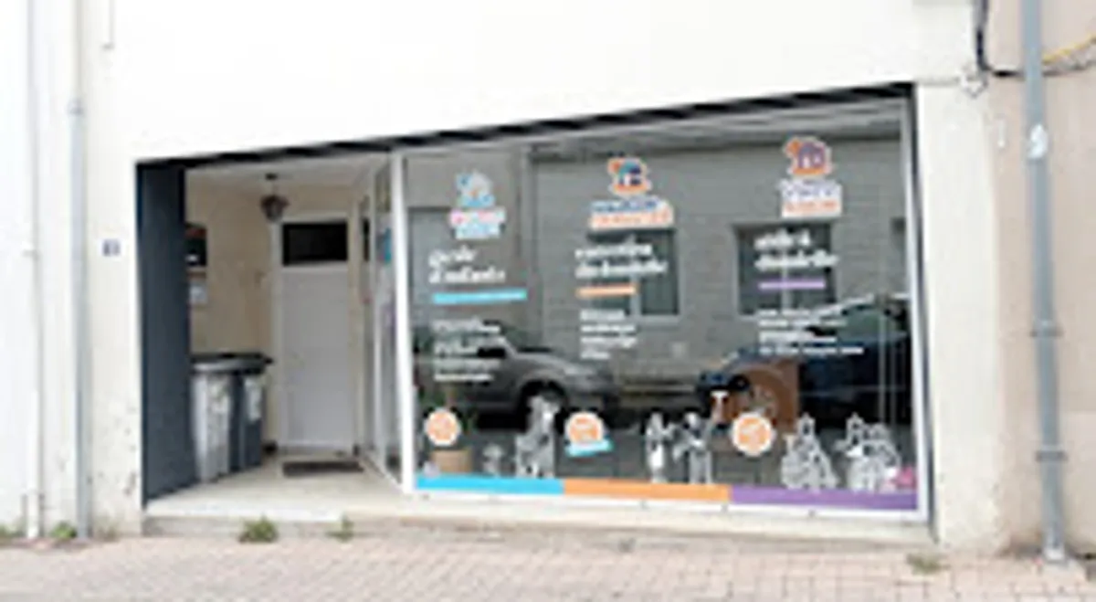 Maison et Services Aizenay | Ménage, repassage, jardinage, nettoyage de vitres - Photo 3