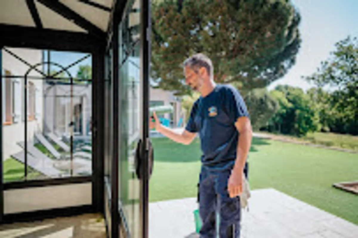 Maison et Services Aizenay | Ménage, repassage, jardinage, nettoyage de vitres - Photo 4