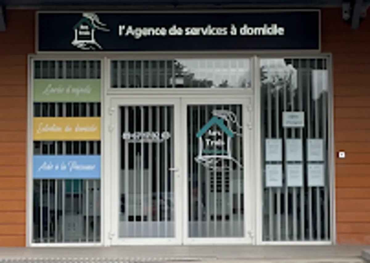 Aux Trois Services