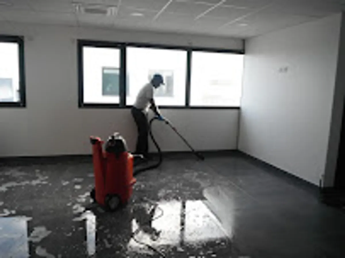 AMIDOU | Nettoyage après travaux à Changé (Extérieur, vitrerie ..) 🧽 - Photo 2