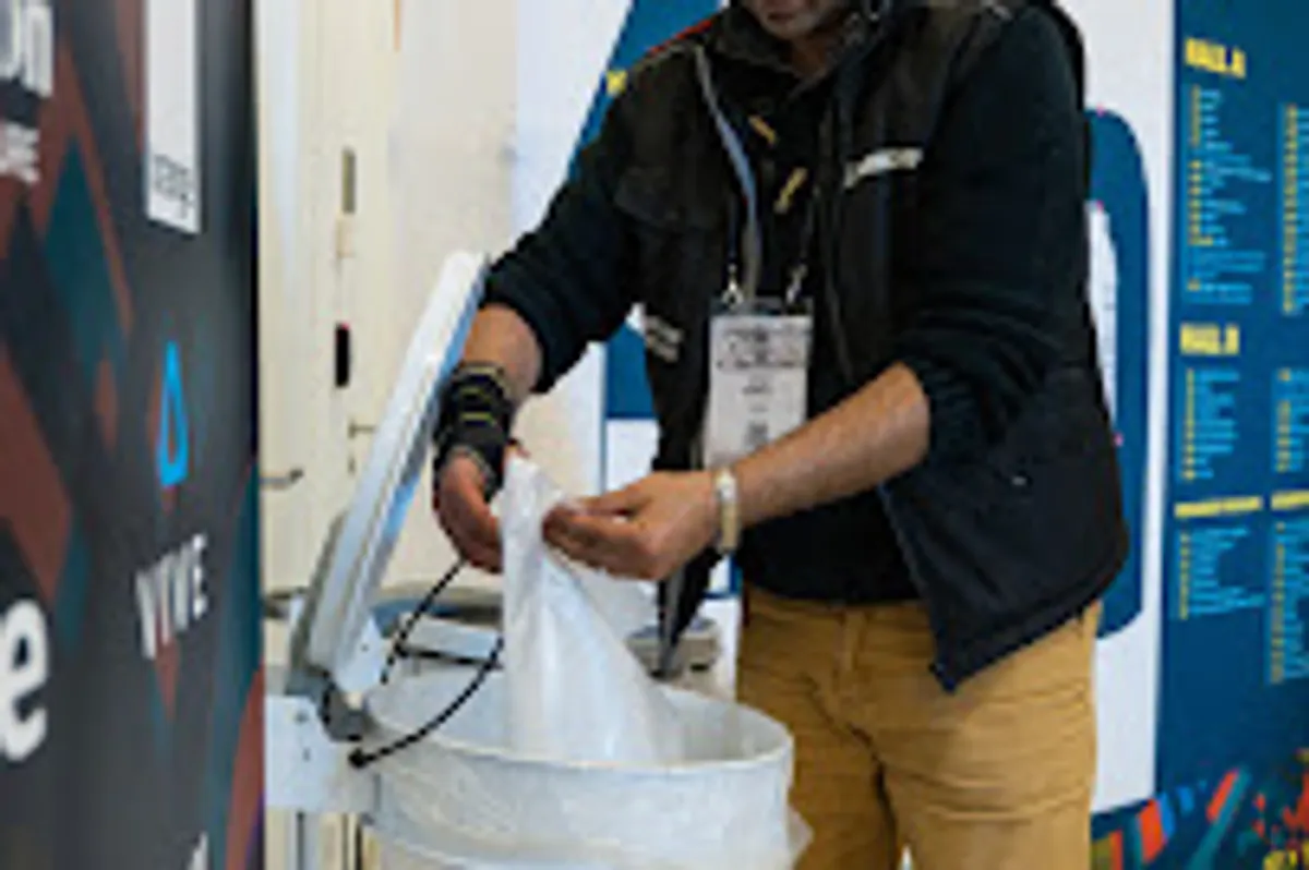 AMIDOU | Nettoyage après travaux à Changé (Extérieur, vitrerie ..) 🧽 - Photo 3
