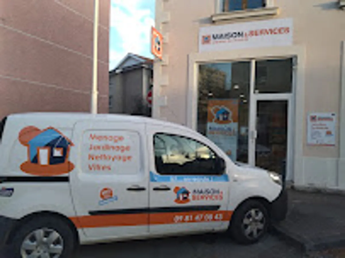 Maison et Services Voiron | Ménage, repassage, jardinage, nettoyage des vitres - Photo 2