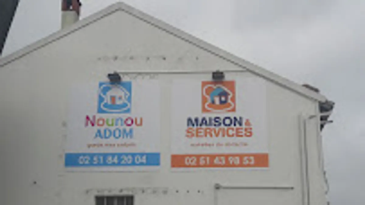 Maison et Services La Roche-sur-Yon | Ménage, repassage, jardinage, nettoyage des vitres - Photo 2