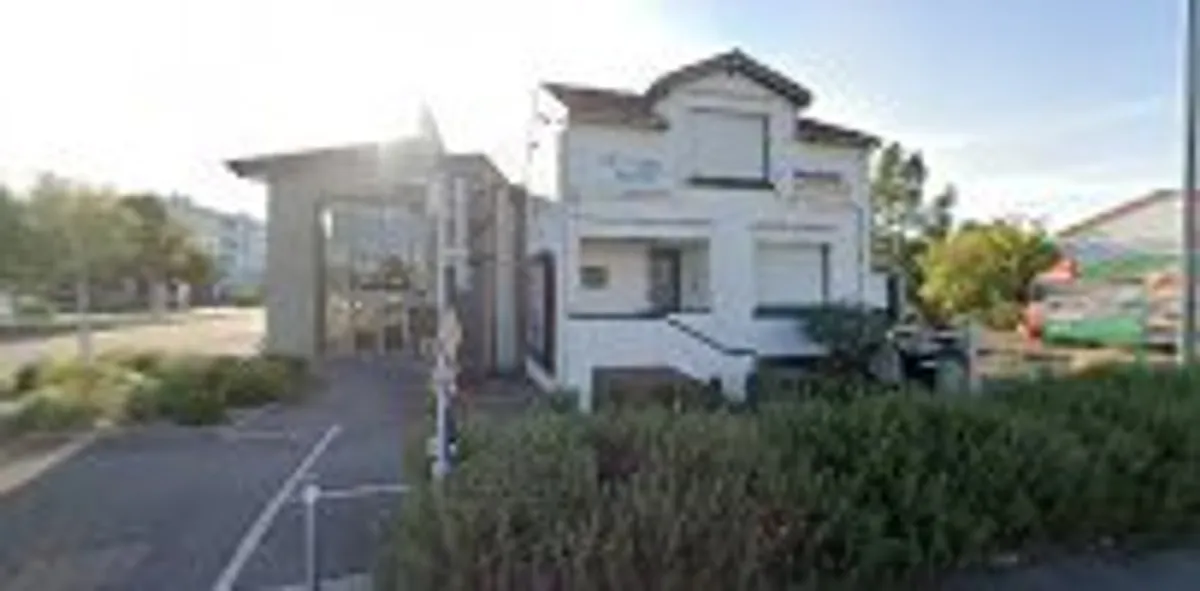 Maison et Services La Roche-sur-Yon | Ménage, repassage, jardinage, nettoyage des vitres - Photo 4