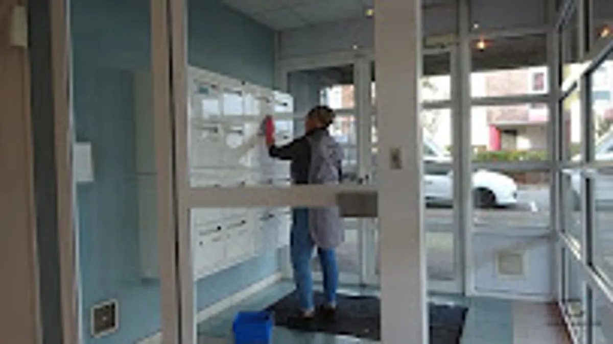CLEAN SERVICE - Photo 4