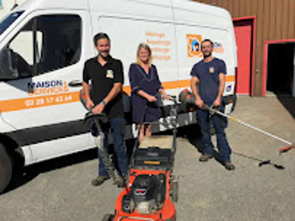 Maison et Services Challans | Ménage, repassage, jardinage, nettoyage des vitres - Photo 4