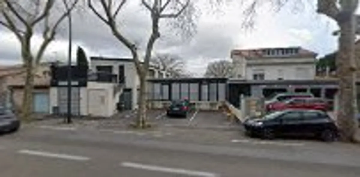 VIVASERVICES NÎMES - Ménage, Aide aux personnes âgées et handicapées, Garde d’enfants, Jardinage, Bricolage - Photo 3