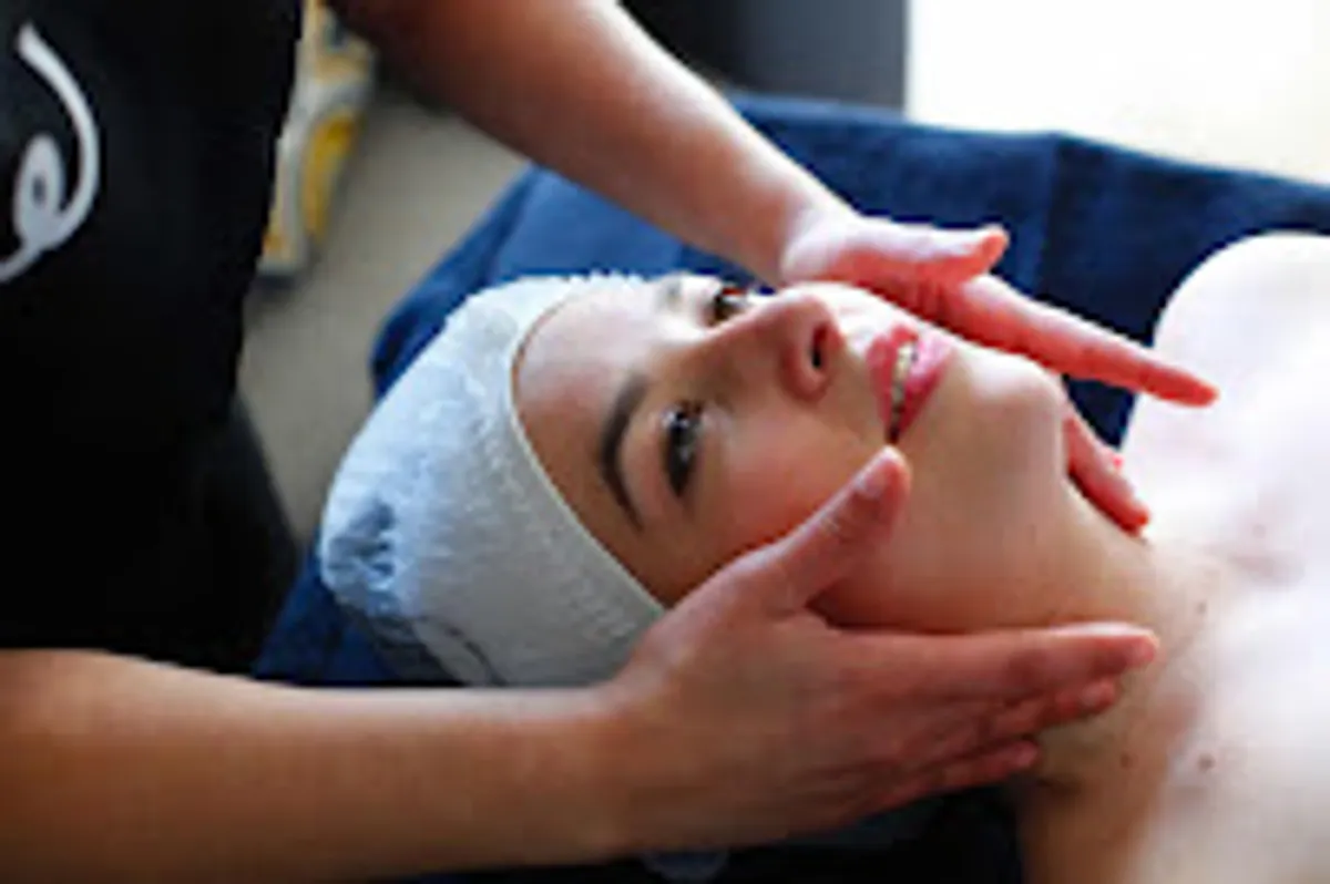 Sandra - Esthéticienne à domicile - Wecasa Beauté - Photo 2